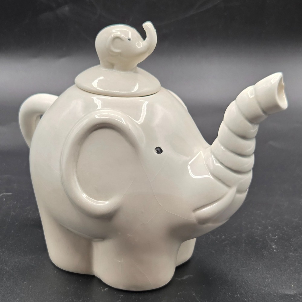 BIA Cordon Bleu White Porcelain  Elephant Shaped Teapot with Tiny Elephant Lid